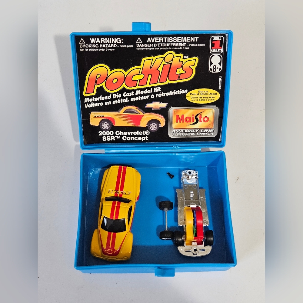Pockits 2000 Chevrolet SSR Concept Maisto Motorized Assembly Line Model Kit